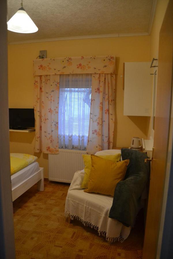 Pension U Akatu Прага Экстерьер фото